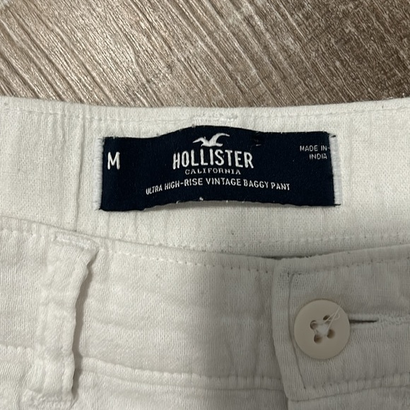 Hollister - Picture 3 of 5